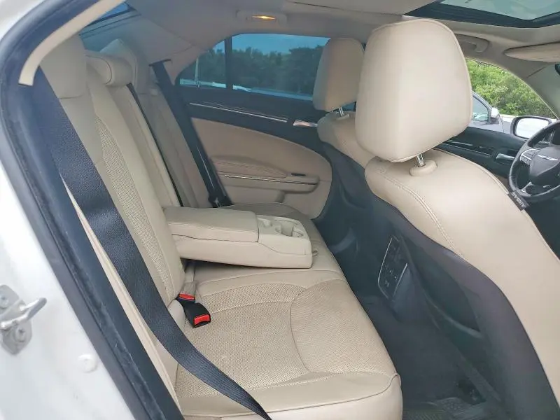 2016 CHRYSLER 300C   