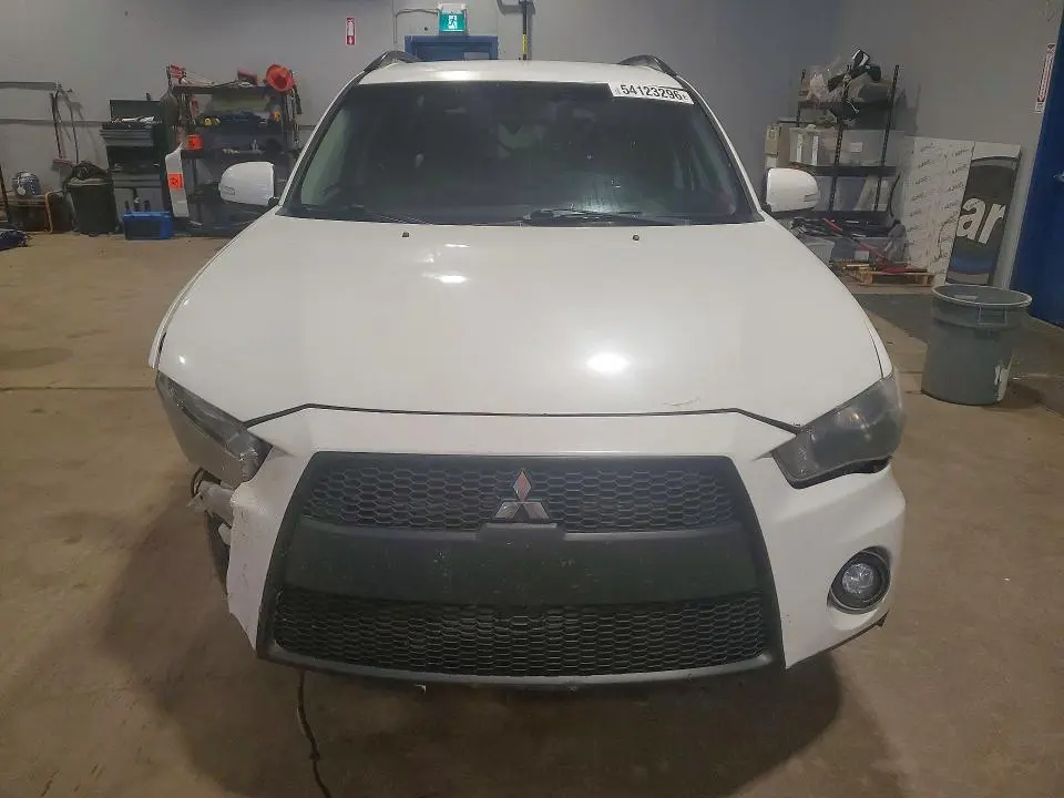 2011 MITSUBISHI OUTLANDER SE  