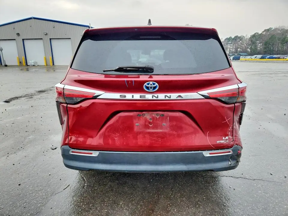 2022 TOYOTA SIENNA LE 8-PASSENGER  