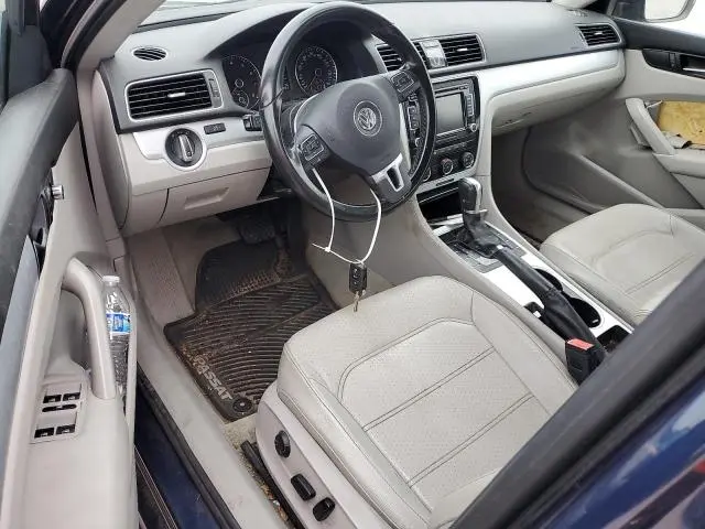 2013 VOLKSWAGEN PASSAT SE  