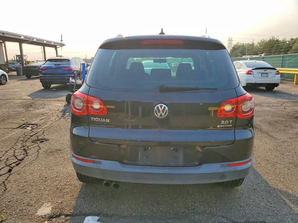 2010 VOLKSWAGEN TIGUAN SE  