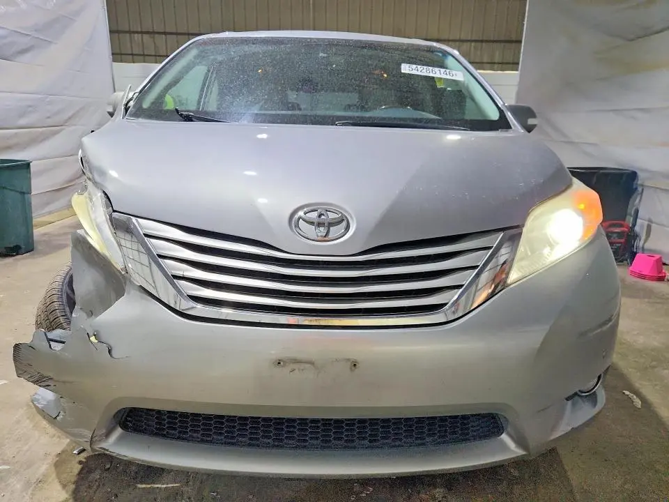 2013 TOYOTA SIENNA LIMITED 7-PASSENGER  