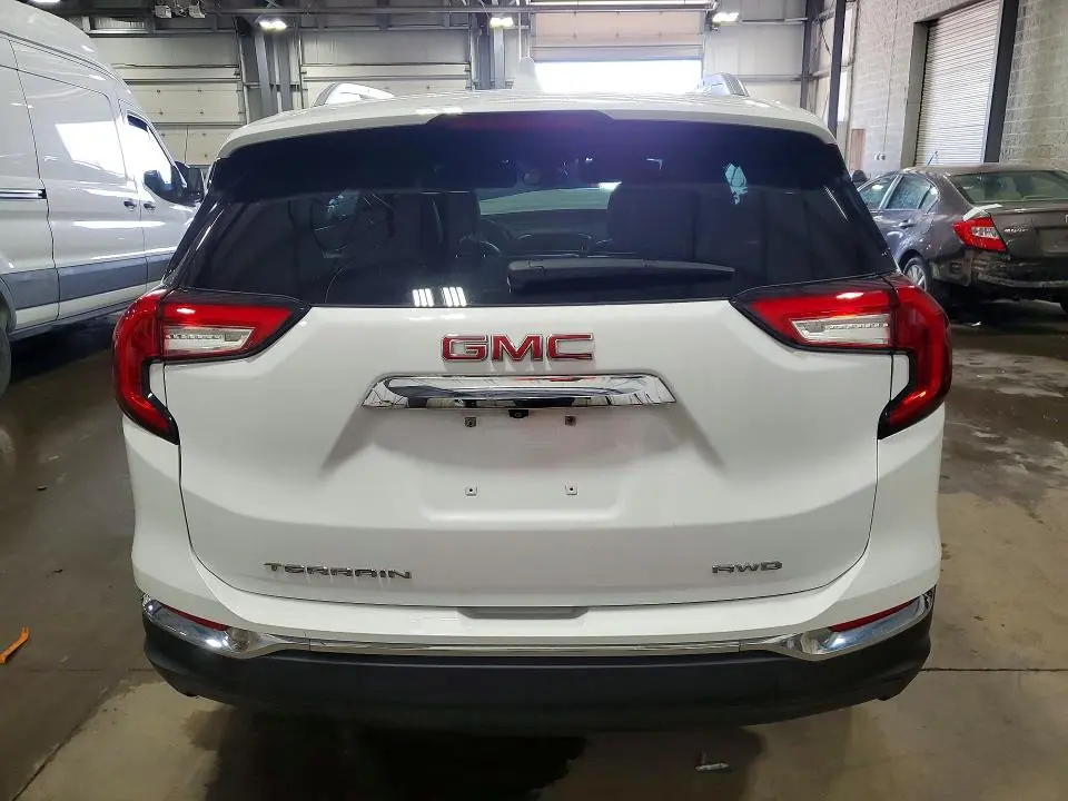 2024 GMC TERRAIN SLT  
