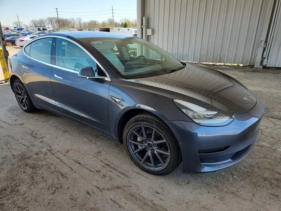 2018 TESLA MODEL 3   