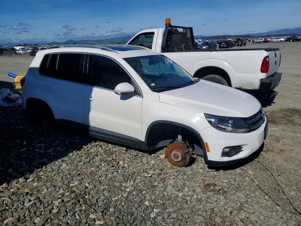 2013 VOLKSWAGEN TIGUAN S  