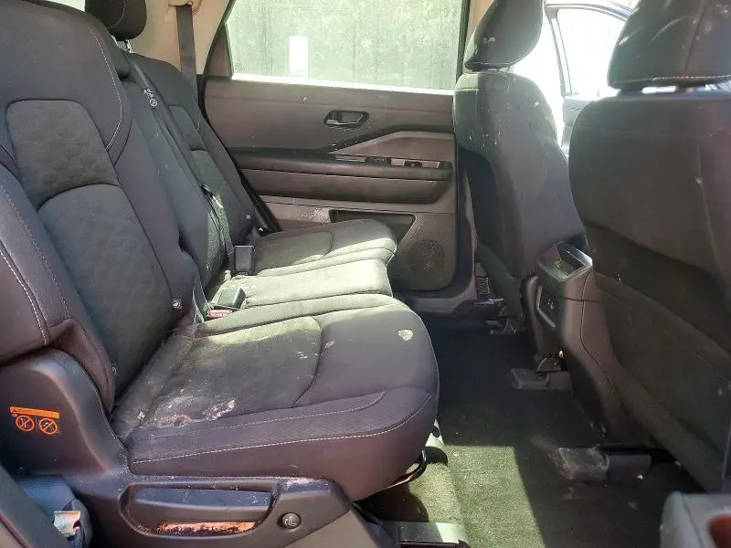 2024 NISSAN PATHFINDER S  