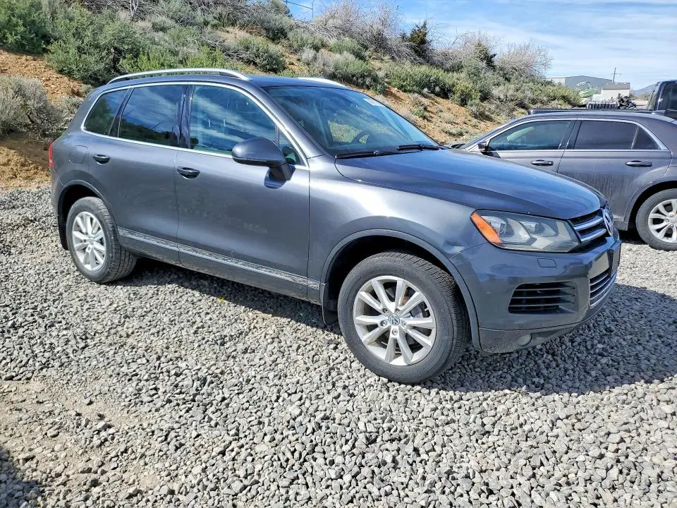 2014 VOLKSWAGEN TOUAREG V6  