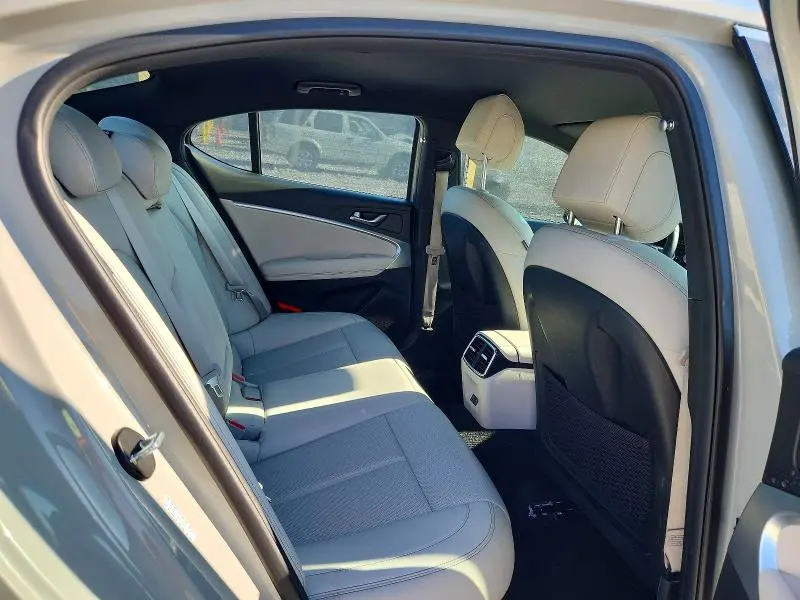 2025 GENESIS G70 2.5T STANDARD  