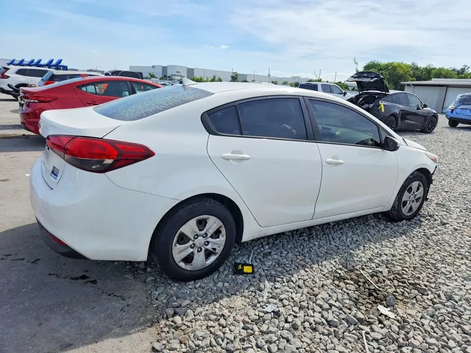 2017 KIA FORTE LX  