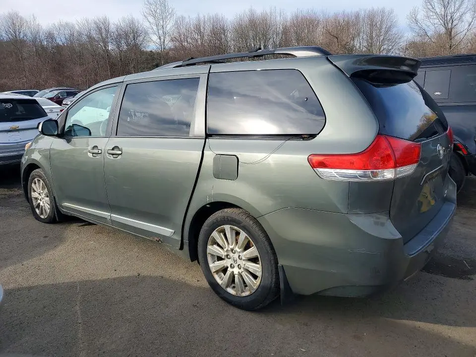2013 TOYOTA SIENNA LE 7-PASSENGER  
