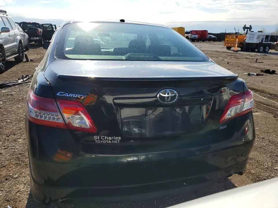 2011 TOYOTA CAMRY SE  