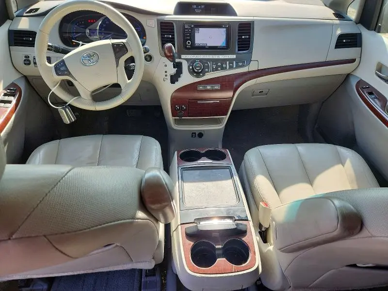 2013 TOYOTA SIENNA XLE 7-PASSENGER  