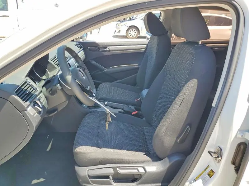 2017 VOLKSWAGEN PASSAT S  