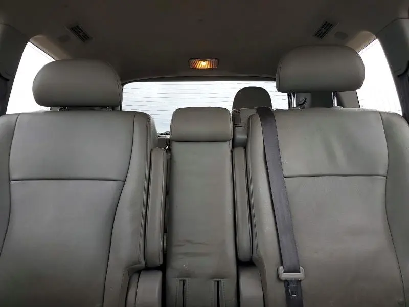 2011 TOYOTA HIGHLANDER SE  