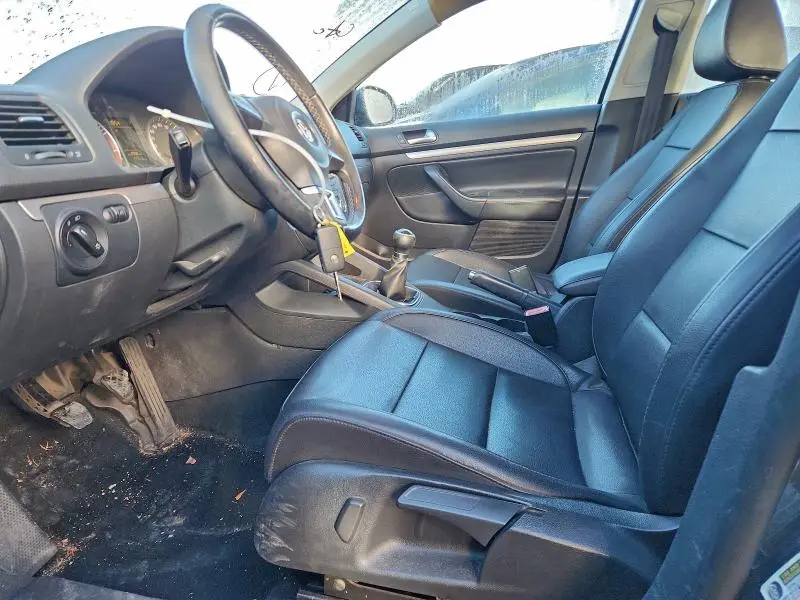 2010 VOLKSWAGEN JETTA LIMITED  