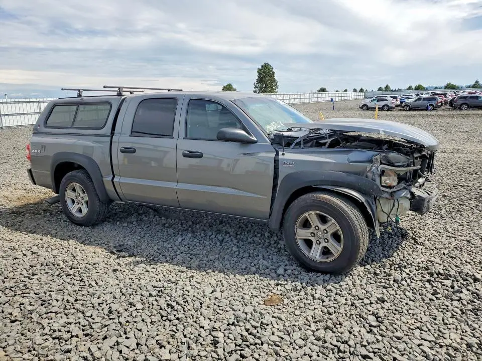 2011 DODGE DAKOTA SLT  
