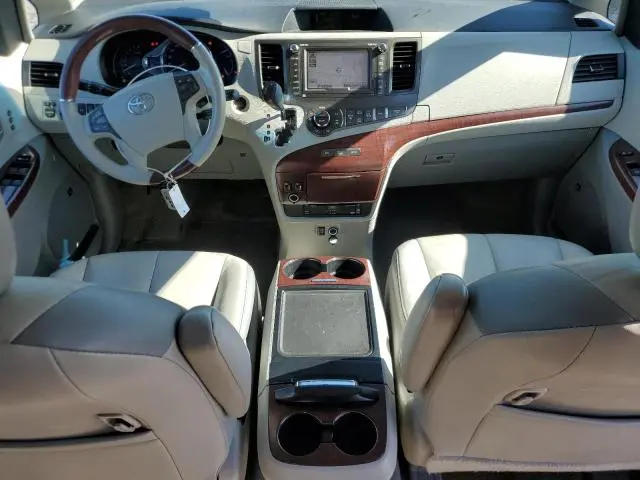 2013 TOYOTA SIENNA XLE  