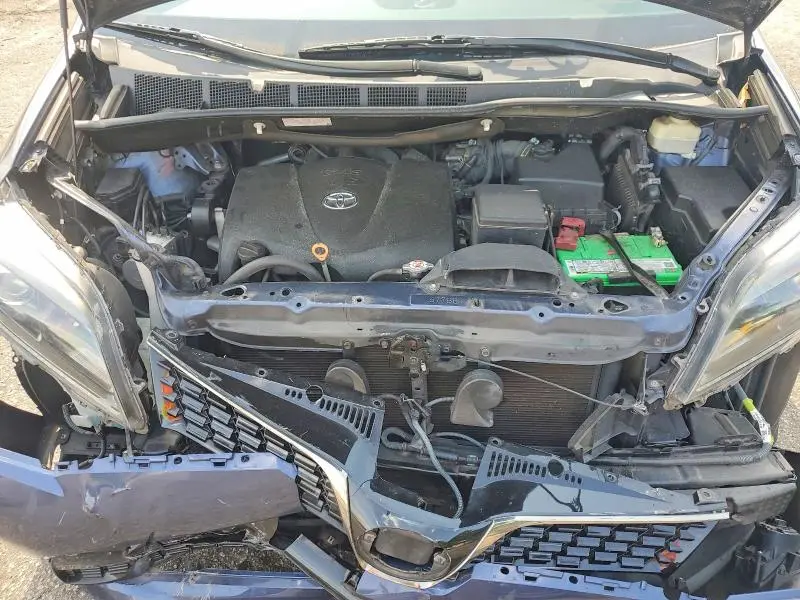 2018 TOYOTA SIENNA SE PREMIUM 8-PASSENGER  