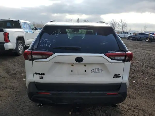 2021 TOYOTA RAV4 XLE  
