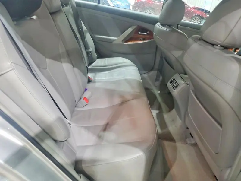 2011 TOYOTA CAMRY XLE  