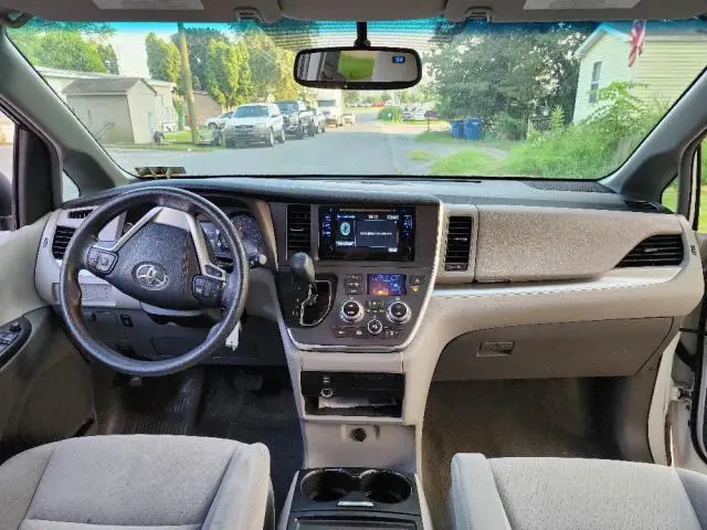 2017 TOYOTA SIENNA LE  
