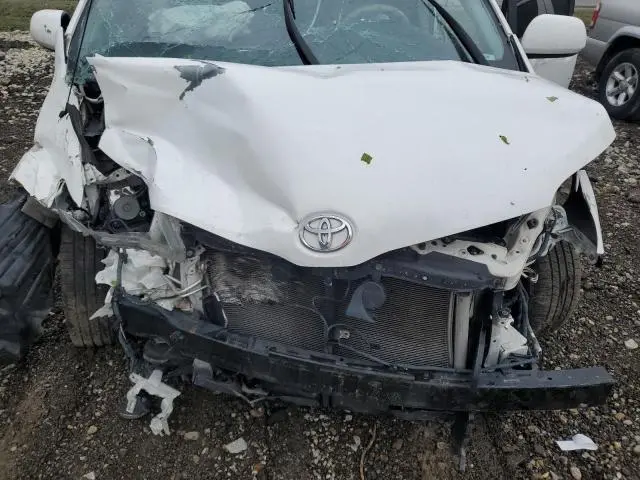 2013 TOYOTA SIENNA XLE  