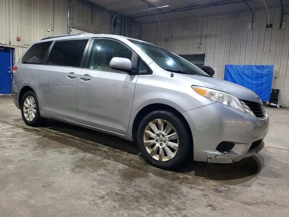 2012 TOYOTA SIENNA LE  
