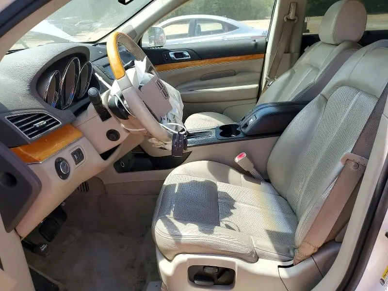 2011 LINCOLN MKT   
