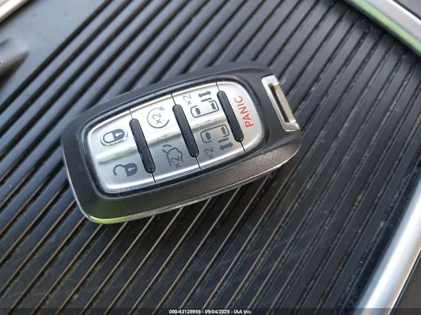 2019 CHRYSLER PACIFICA LIMITED