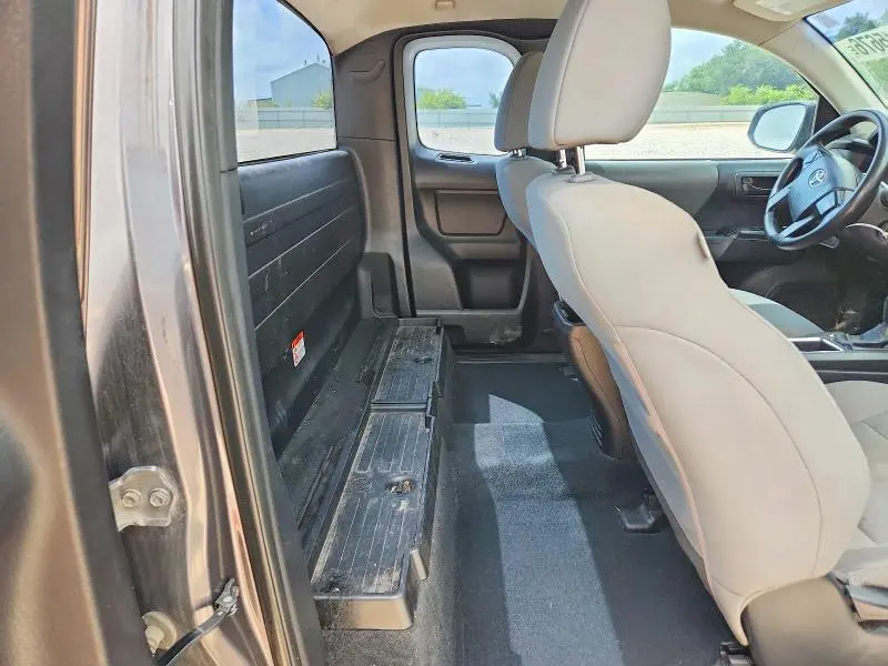2016 TOYOTA TACOMA SR  