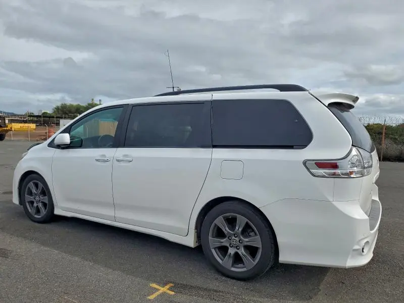 2020 TOYOTA SIENNA SE  