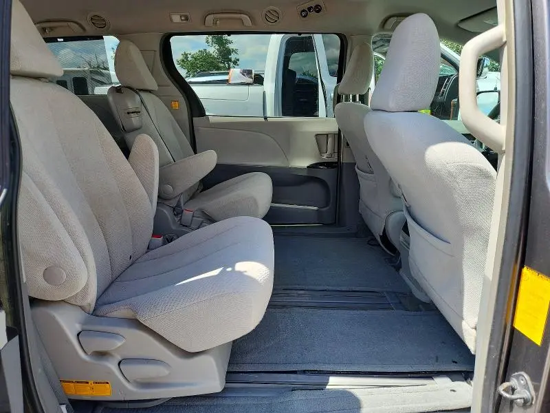 2012 TOYOTA SIENNA LE  