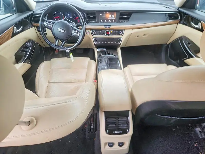 2018 KIA CADENZA PREMIUM  