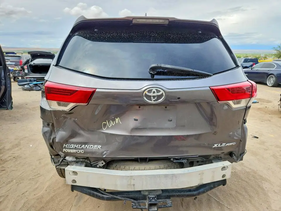 2018 TOYOTA HIGHLANDER XLE  