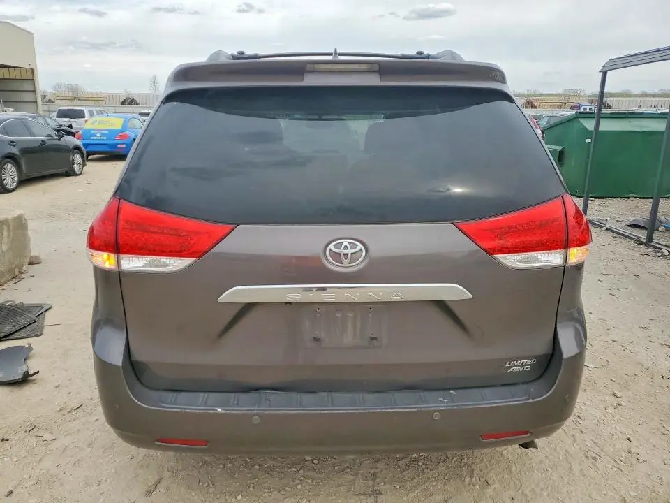 2013 TOYOTA SIENNA LIMITED 7-PASSENGER  