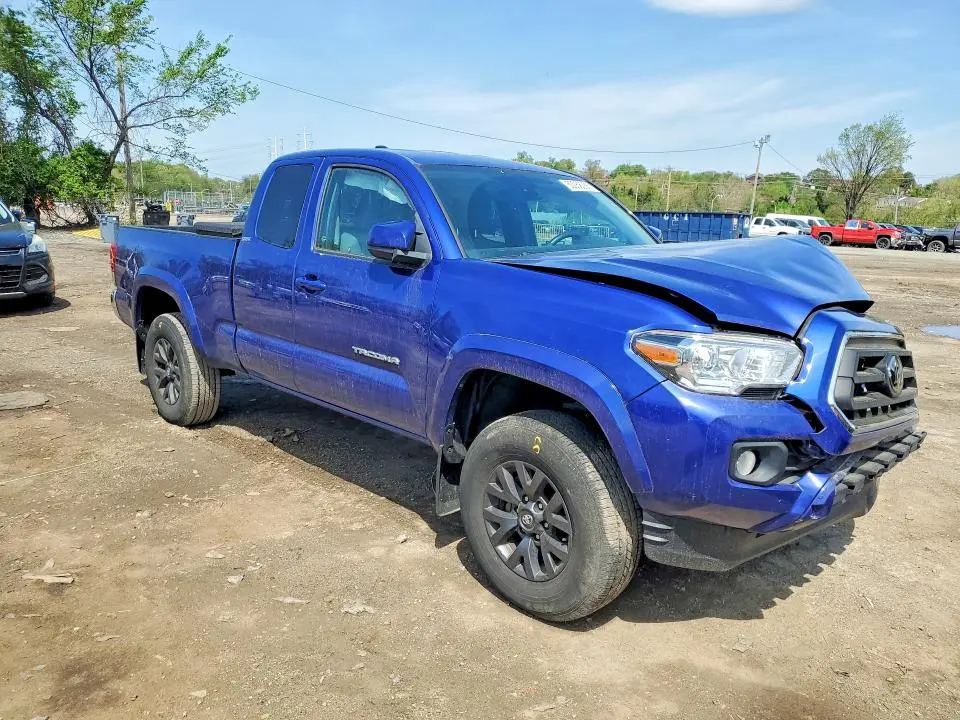 2022 TOYOTA TACOMA SR5  