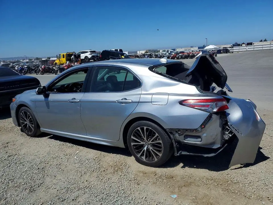 2019 TOYOTA CAMRY SE  