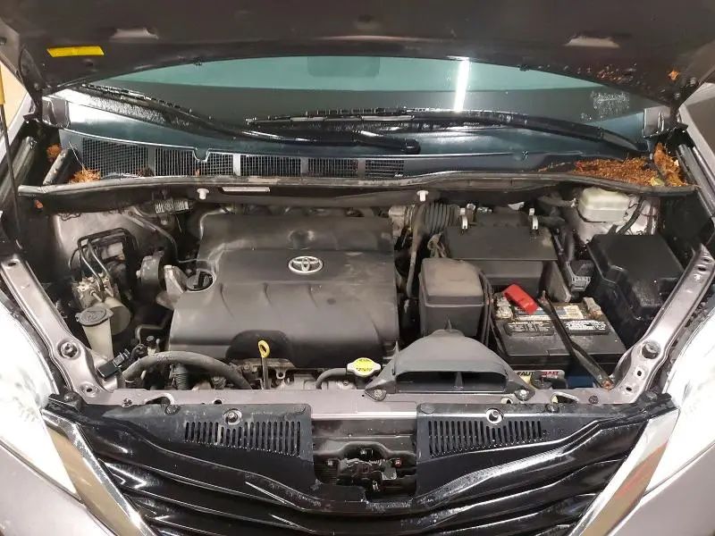 2013 TOYOTA SIENNA LE  