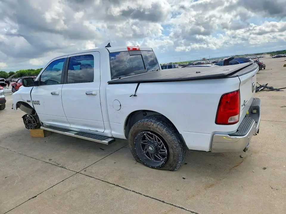 2015 RAM 1500 SLT  