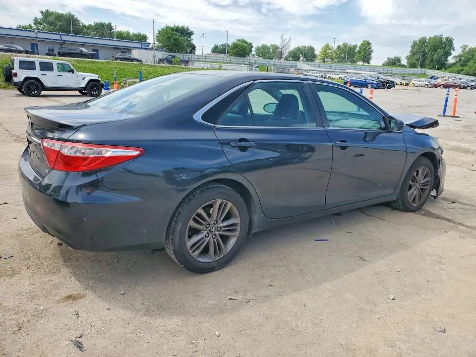 2017 TOYOTA CAMRY SE  