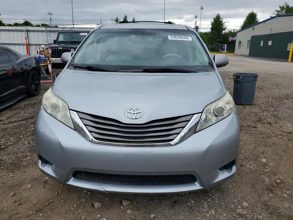 2014 TOYOTA SIENNA XLE 7-PASSENGER  
