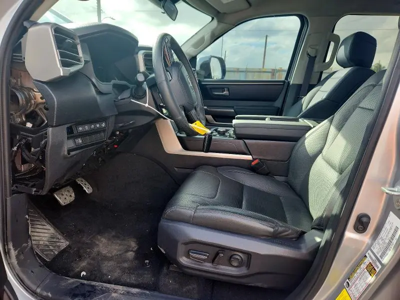 2024 TOYOTA TUNDRA SR5  