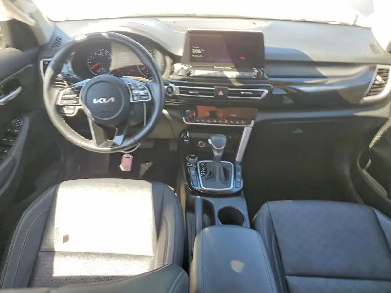 2023 KIA SELTOS EX  