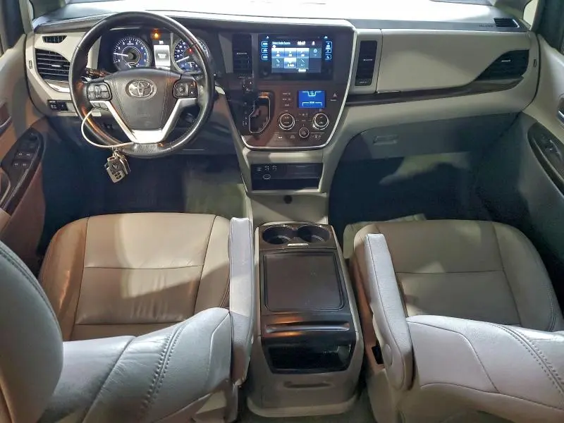 2016 TOYOTA SIENNA XLE  