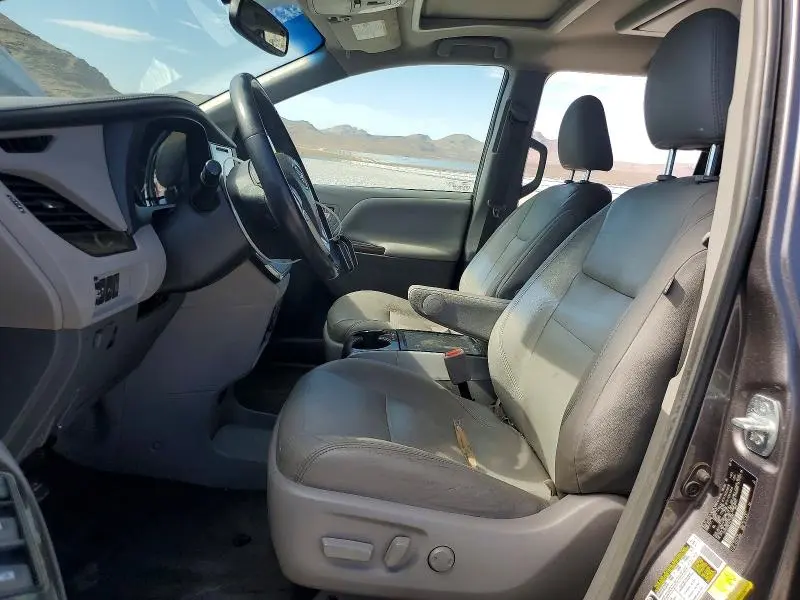 2017 TOYOTA SIENNA XLE PREMIUM 7-PASSENGER  