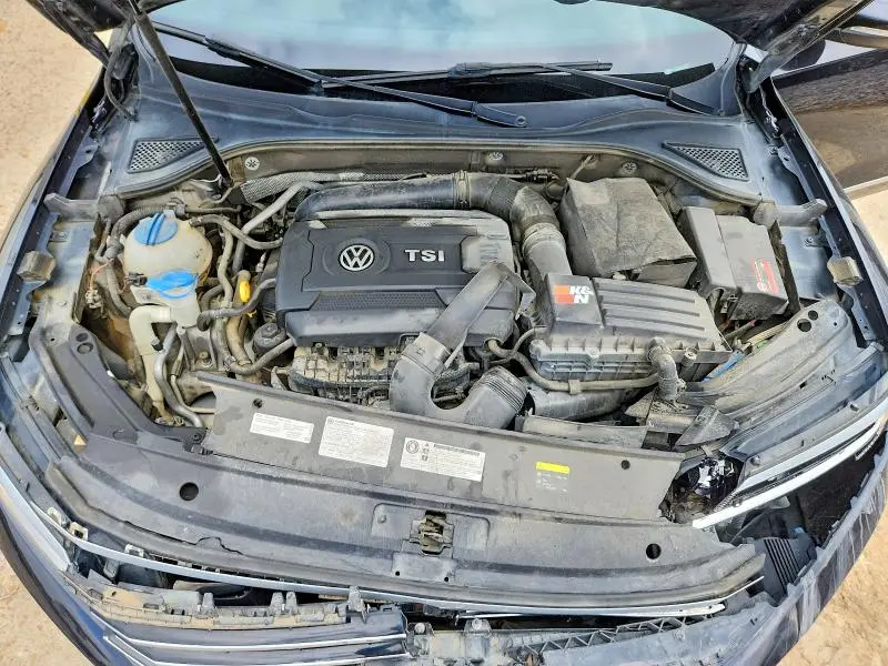 2017 VOLKSWAGEN PASSAT SE  