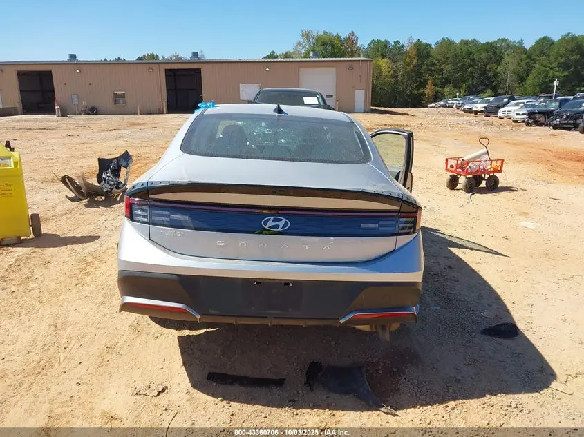 2025 HYUNDAI SONATA SE