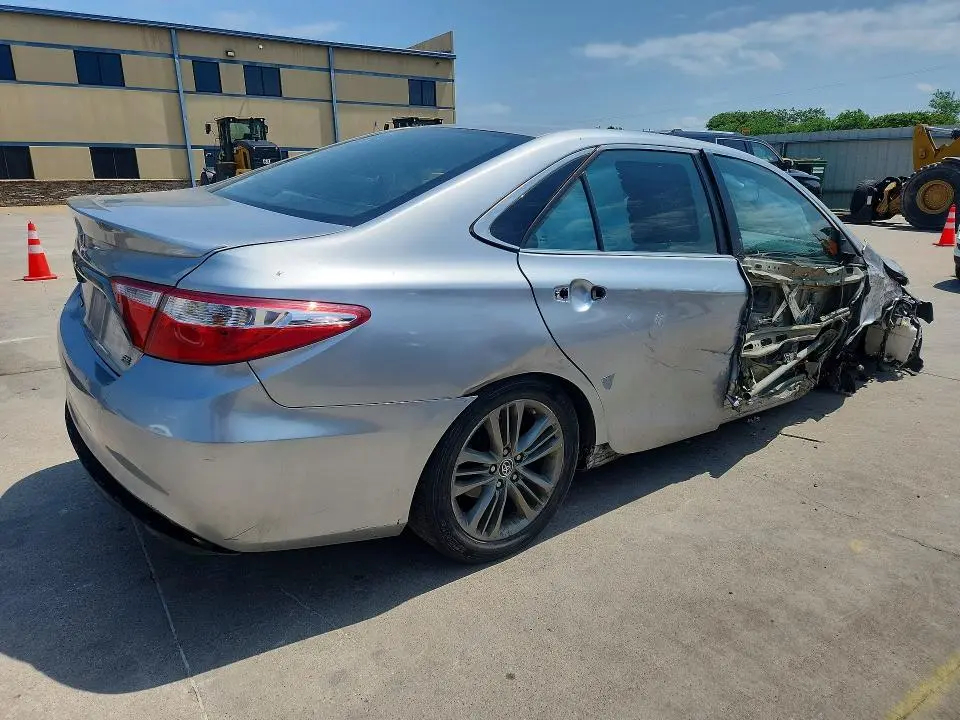 2015 TOYOTA CAMRY SE  