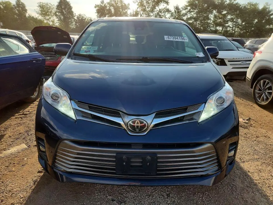 2019 TOYOTA SIENNA XLE 8-PASSENGER  