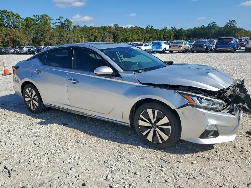 2019 NISSAN ALTIMA SV  